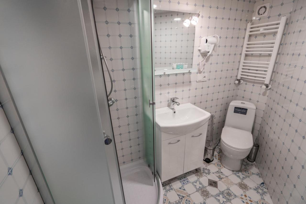 تبليسي Mini Hotel On Aghmashenebeli Ave المظهر الخارجي الصورة