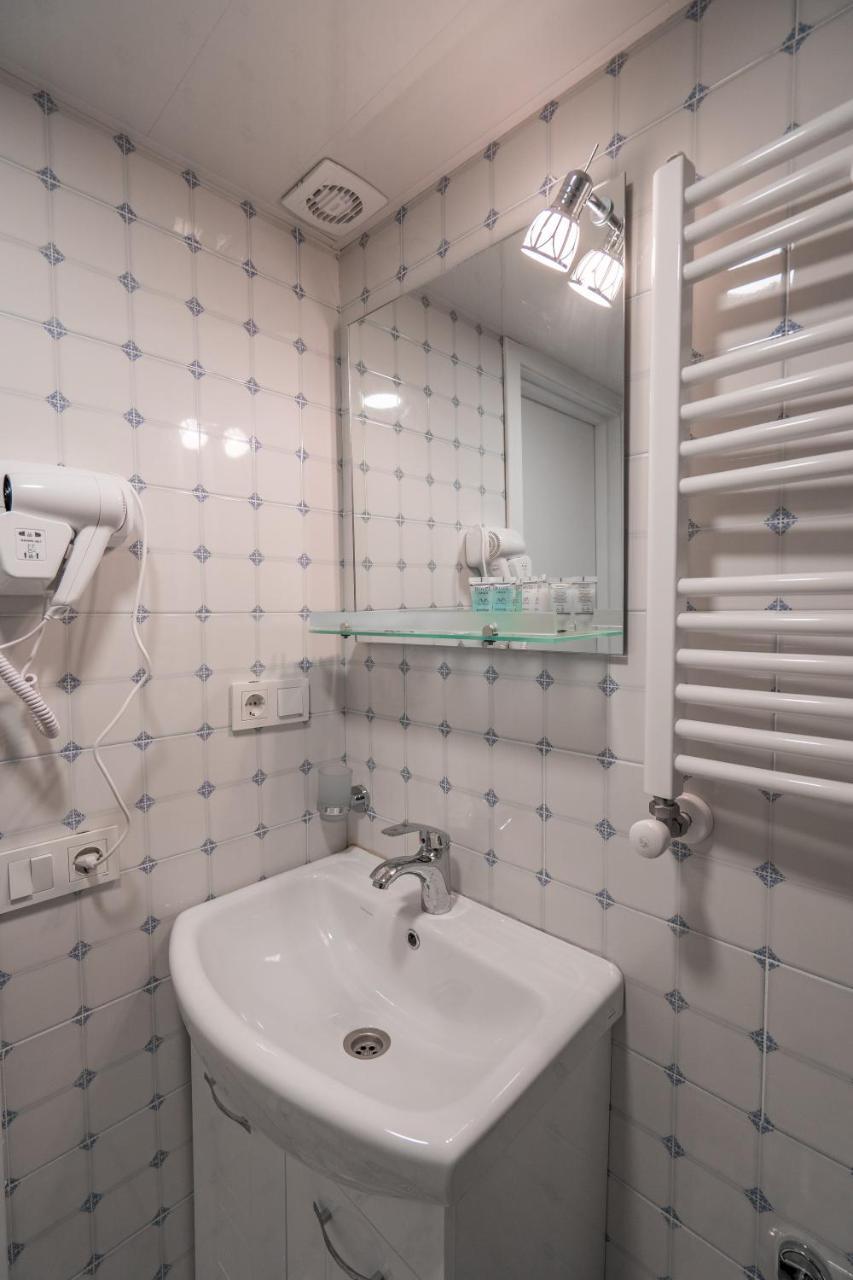تبليسي Mini Hotel On Aghmashenebeli Ave المظهر الخارجي الصورة