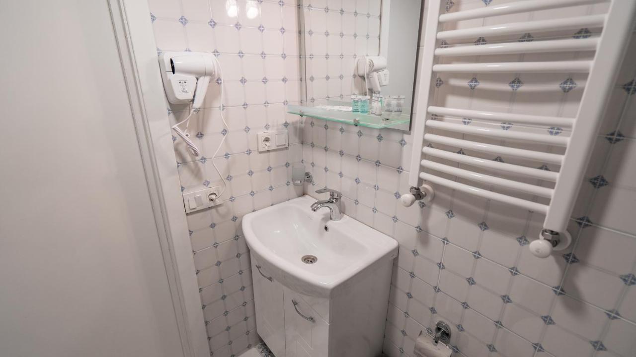 تبليسي Mini Hotel On Aghmashenebeli Ave المظهر الخارجي الصورة